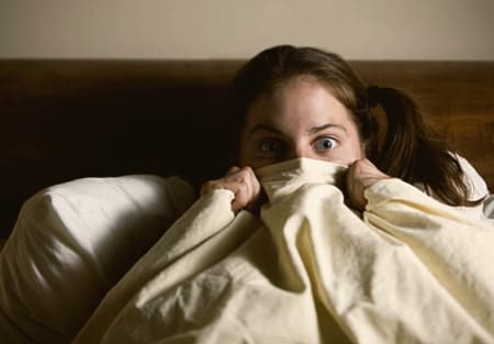 잠을 자던 당신이 갑자기 식은 땀을 흘리며 신음 소리를 낸다. 당신은 어떤 꿈을 꾼 것일까?